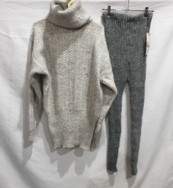 Комплект (свитер и гамаши), мохеровый, цвет серый, производство Индия.